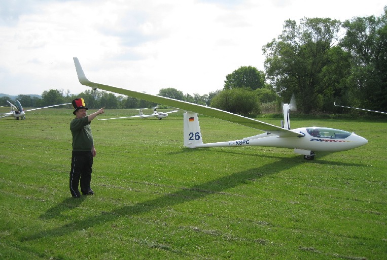 Andy Kath gibt das Rennen zur 4. Runde frei
